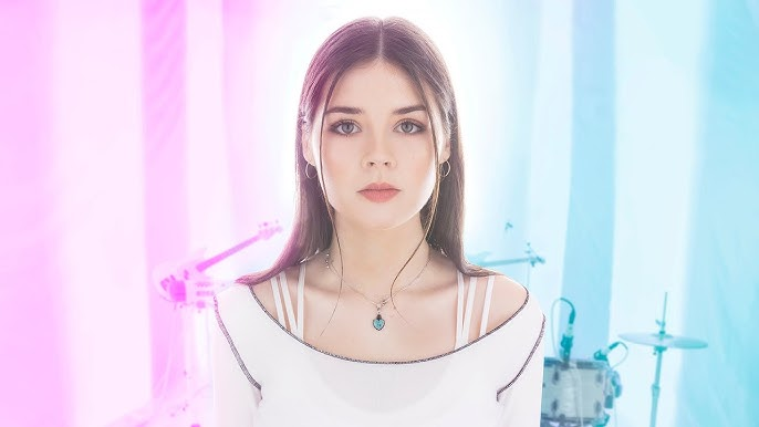 //Great Fashion Elise Trouw